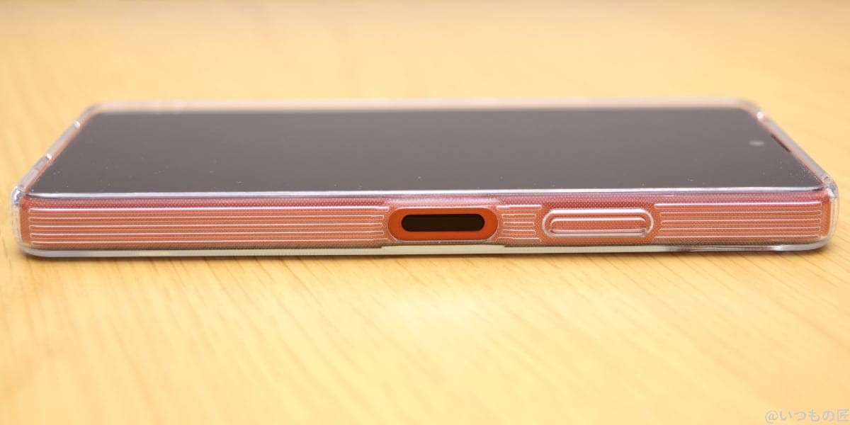 クリア素材ケースを使用したXperia Ace Ⅲの側面(電源ボタン側)